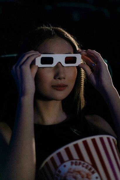 Conheça a revolução digital no cinema, desde animações computadorizadas até a distribuição online de filmes