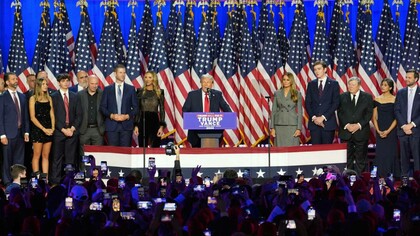Donald Trump parla al Palm Beach County Convention Center durante il watch party della notte elettorale in Florida, novembre 2024