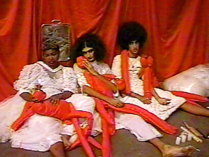 Zip'Up. Courtesy of Zipper Galeria