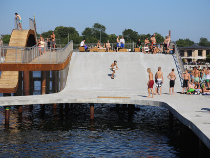 Kalvebod Waves, Bathers at the Kalvebod Waves, photographer Kasper Egeberg for Danish Architecture Centre (2013)