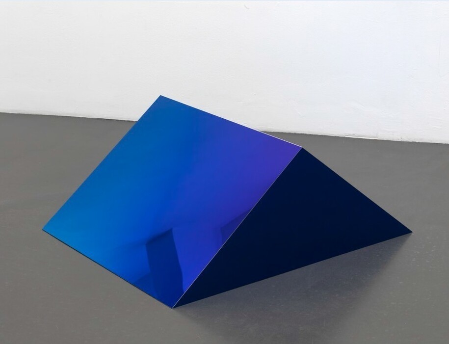 Claudia WieserUntitled, polished stainless steel on wood, 2014, photographer: Achim Kukulies, courtesy the artist(s) and Sies + Höke, Düsseldorf.