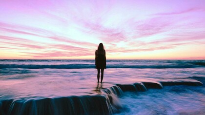 Seria um trabalho especulativo, acerca dos nossos sentidos internos e externos e da consciência, dona Alma? Já que os nossos sentidos são meios que a consciência tem, para receber e registrar as impressões do mundo na vida... Esses sentidos que servem a nossa consciência, vão muito além do tato, da visão, da audição, do paladar e do olfato. São atributos da consciência e da mente, e são elas que precisam saber o que vão fazer com isso que recebeu, e ficou impresso no Corpocasa