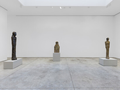 Hans Josephsohn, Early sculpture (1947-56), exhibition view. Courtesy of Skarstedt Gallery