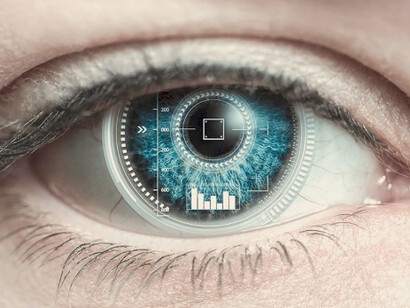 Fotografía conceptual de un ojo modificado tecnológicamente