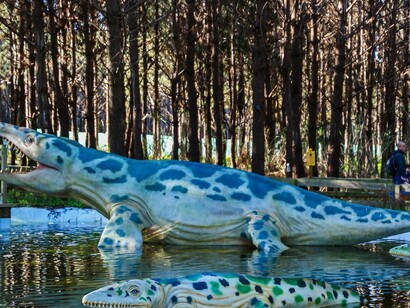 Dino Parque de Lourinhã. Após a queda do Império Romano, a região passou por um período de instabilidade devido às invasões dos povos bárbaros, nomeadamente os Visigodos. Estes grupos mantiveram parte da estrutura administrativa romana, mas introduziram novas formas de organização política e social