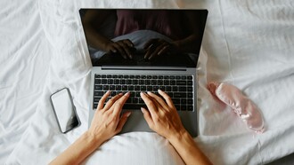 Essere umani significa essere un soggettivo archivio storico dall’anatomia mutevole