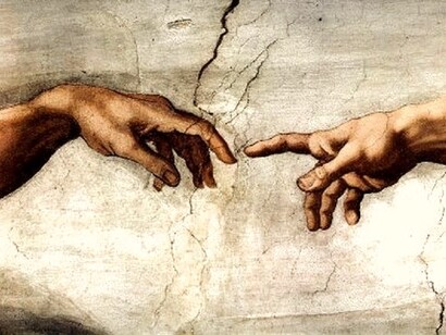 Detalle de «La creación de Adán», el célebre fresco en el techo de la Capilla Sixtina, pintado por Miguel Ángel alrededor del año 1511