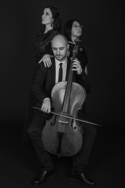 Guillermo Turina con su chelo, Eugenia Boix y Tomoko Matsuoka