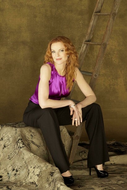 Mujer luciendo sus encantos 