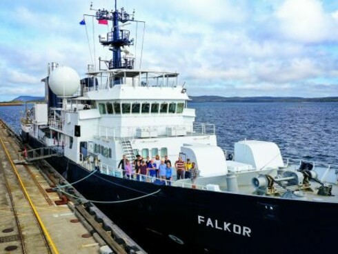 La nave da ricerca Falkor