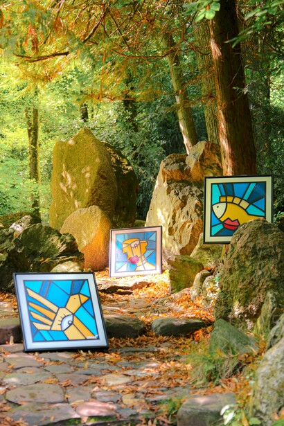 Quadros de cubismo expostos na natureza