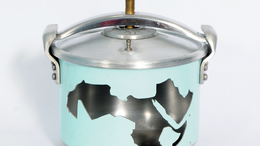 Batoul S’Himi, Monde Arabe Sous Pression, aluminium pressure cooker, 30 x 30 cm, 2014, copyright of the artist and Rose Issa Projects
