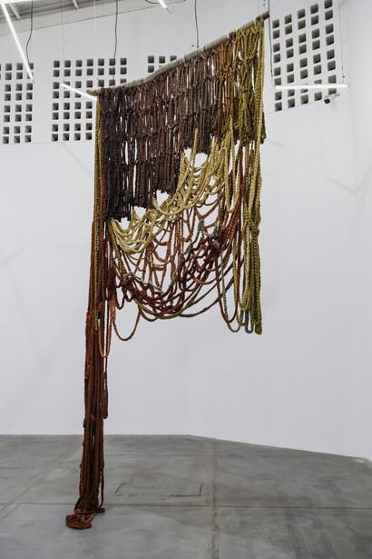 Angélica Serech, Temps entrelacé – deep time, ausstellungsansicht. Mit freundlicher genehmigung des Internationalen Rotkreuz- und Rothalbmondmuseums