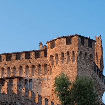 Il castello è parte di una struttura medioevale, che è forse quella meglio conservata in Italia
