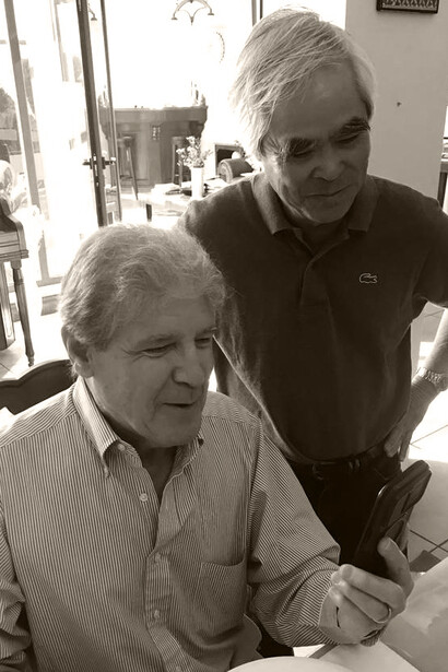Luko Hilje y Nick Ut, mientras Luko conversa con Kim Phuc. Cortesía: Mauricio Ortiz