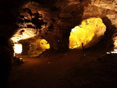 La migración de almerienses, jiennenses y granadinos llegados para trabajar en las minas de la localidad, contribuyó al singular carácter de la ciudad. Pilar de mineral en la cámara. Interior mina Agrupa Vicenta, Cartagena, La Union, España