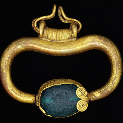 Phoenician gold pendant 600 BC
