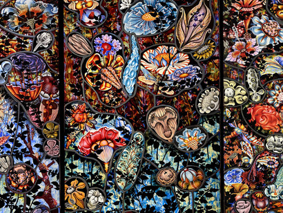 Judith Schaechter, Super/Natural, exhibition view. Courtesy of Museum of Craft and Design 