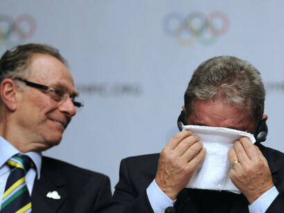 Ano 2009: Lula emocionado com Carlos Nuzman, presidente do Comité Olímpico Brasileiro (1995-2017)