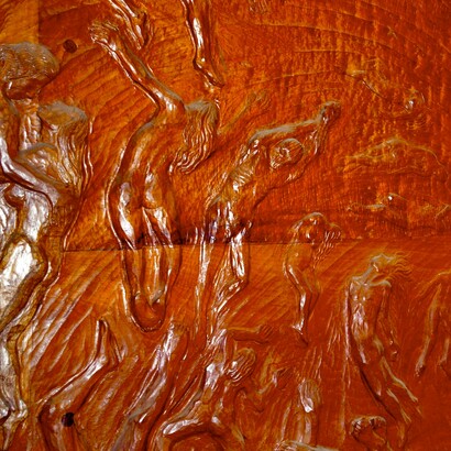 «El umbral», bajorrelieve en madera
