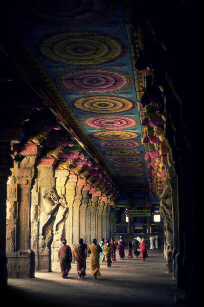 Approaching GOD - Temple Friday © Vinoth Chandar
