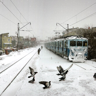 Nuri Bilge Ceylan, Banliyö treni (suburban train), İstanbul, 2004. Courtesy of Eye Filmmuseum