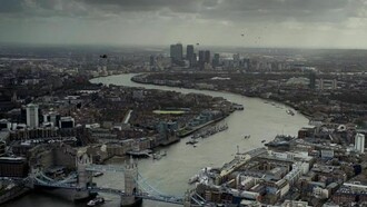 London´s main river, Thames, from the air. Photography: Jonas Mortensen