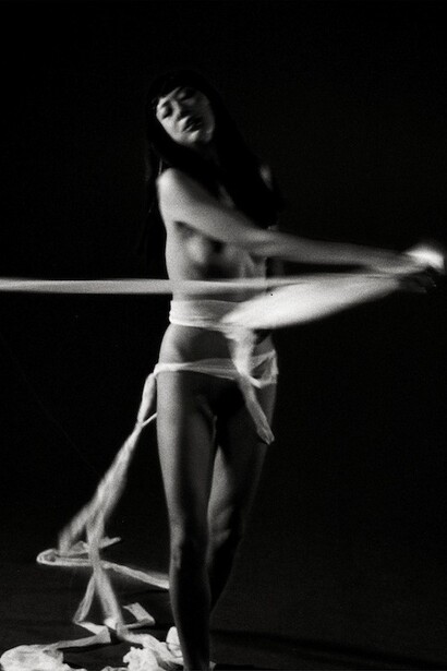 Wang Xiao Hui, *Self extrication*. Lambda print on diasec 1995-2005, cm 150x 100, Ed.3 