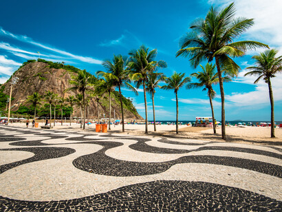 Piso de Pedra Portuguesa Mosaico de Burle Marx de Copacabana, Copacabana, Zona Sul do Rio de Janeiro, Brazil. Foto de Donatas Dabravolskas