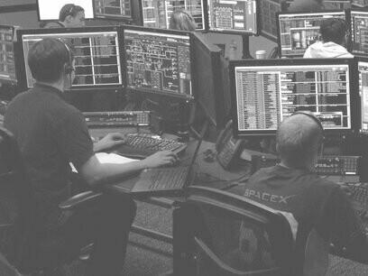 É fundamental entender que é necessário cuidar da reputação digital em uma camada muito mais profunda. Isso significa monitorar, em tempo real e de forma online, o que a Inteligência Artificial está interpretando e falando sobre você, sua marca e sua empresa a partir da vasta base de dados da internet