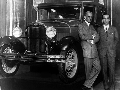 Edsel y Henry Ford en la presentación del nuevo Modelo A, c. 1920