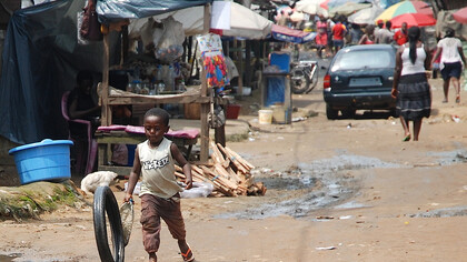 Barrio de la periferia en Douala, Camerún. Foto: Javier Andrés Beltrán
