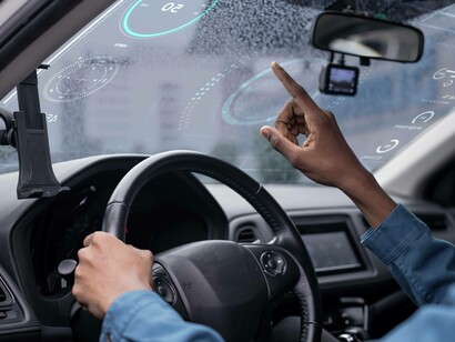 Interno di auto automatizzato: "Ciò che rileva è che sono macchine in grado di dare una serie di output, ovvero di risultati, che aiutano a prendere decisioni in contesti di incertezza"