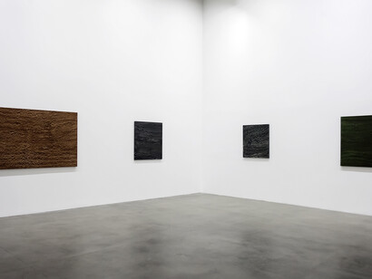 Isa Genzken. Basic Research Paintings, installation view at ICA, London