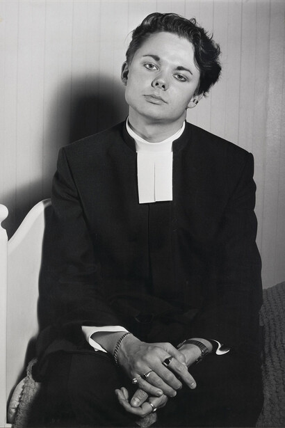 Raoul Grünstein, Nuorisopappi (miespuolinen), sarjasta Kaupunkilaisia, New York - Helsinki – Pietari, 1993. Courtesy of The Finnish Museum of Photography
