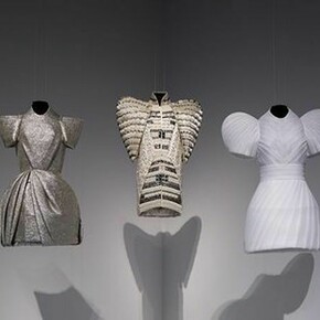 Dice Kayek, Installation shot, © Victoria and Albert Museum, London