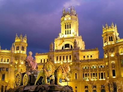 La Cibeles con el Palacio de Comunicaciones (sede del Ayuntamiento) al fondo