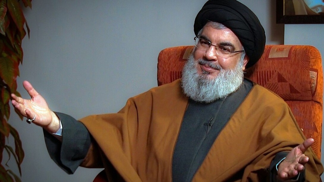 Hassan Nasrallah è nato nel 1960 a Bourj Hammoud, un sobborgo di Beirut, e si è avvicinato fin da giovane all'attivismo sciita, influenzato dalle difficili condizioni sociali del Libano e dall'occupazione israeliana