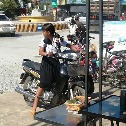 Bambini in scooter