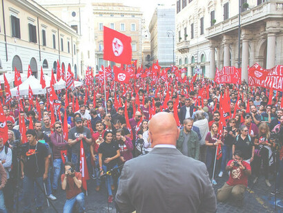 Manifestación en una plaza