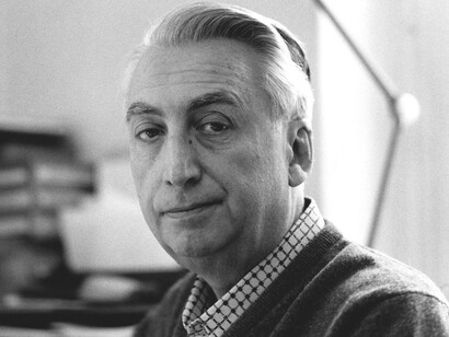 No trabalho de Laurent Binet, Quem matou Roland Barthes, o professor é retratado como alguém portador de um documento que conteria a sétima função da linguagem, algo mágico ou  encantatório
