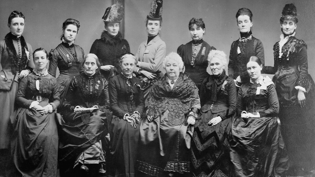 Integrantes de la Asociación Nacional pro Sufragio de la Mujer encabezadas por Elizabeth Cady Stanton y Susan B. Anthony