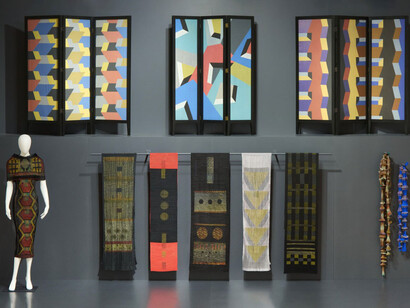 Ursi Fürtler, Textil – Abstrakt, ausstellungsansicht. Mit freundlicher genehmigung von MAK