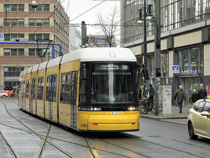 Tranvía en Alexanderplatz, Berlín, Alemania