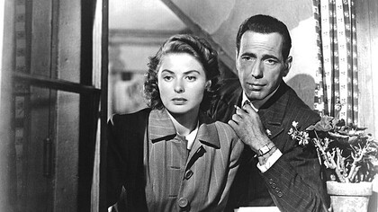 Ingrid Bergman e Humphrey Bogart no filme de drama romântico americano Casablanca (1942)