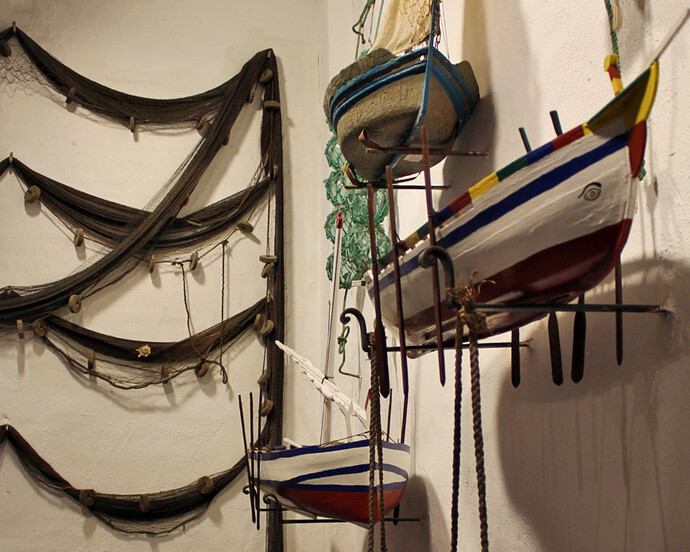 El arte de la pesca, Exhibition view. Courtesy of Museo Unicaja de Artes y Costumbres Populares