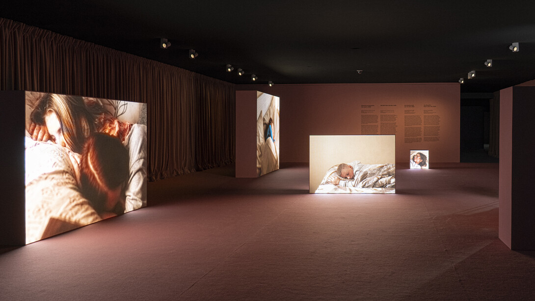 Roman Khimei y Yarema Malashchuk, Pedagogías de guerra, vista de exhibición. Cortesía del Museo Thyssen-Bornemisza