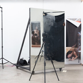 Paul Mpagi Sepuya, Studio (0X5A5038), 2020 © Paul Mpgai Sepuya, Courtesy the artist
and Vielmetter Los Angeles (Los Angeles)