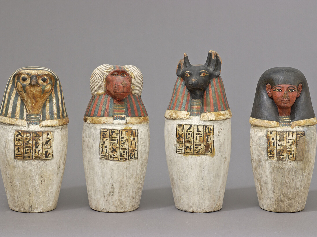 Imitation of the canopic vases of Padiuf, priest of
Amon, Stuccoed and painted wood, Third Intermediate Period (1069-664 BC) © Musée du Louvre, Dist. RMN-Grand Palais / Christian Decamps