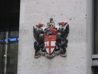 Escudo en la fachada de la Bolsa de Londres